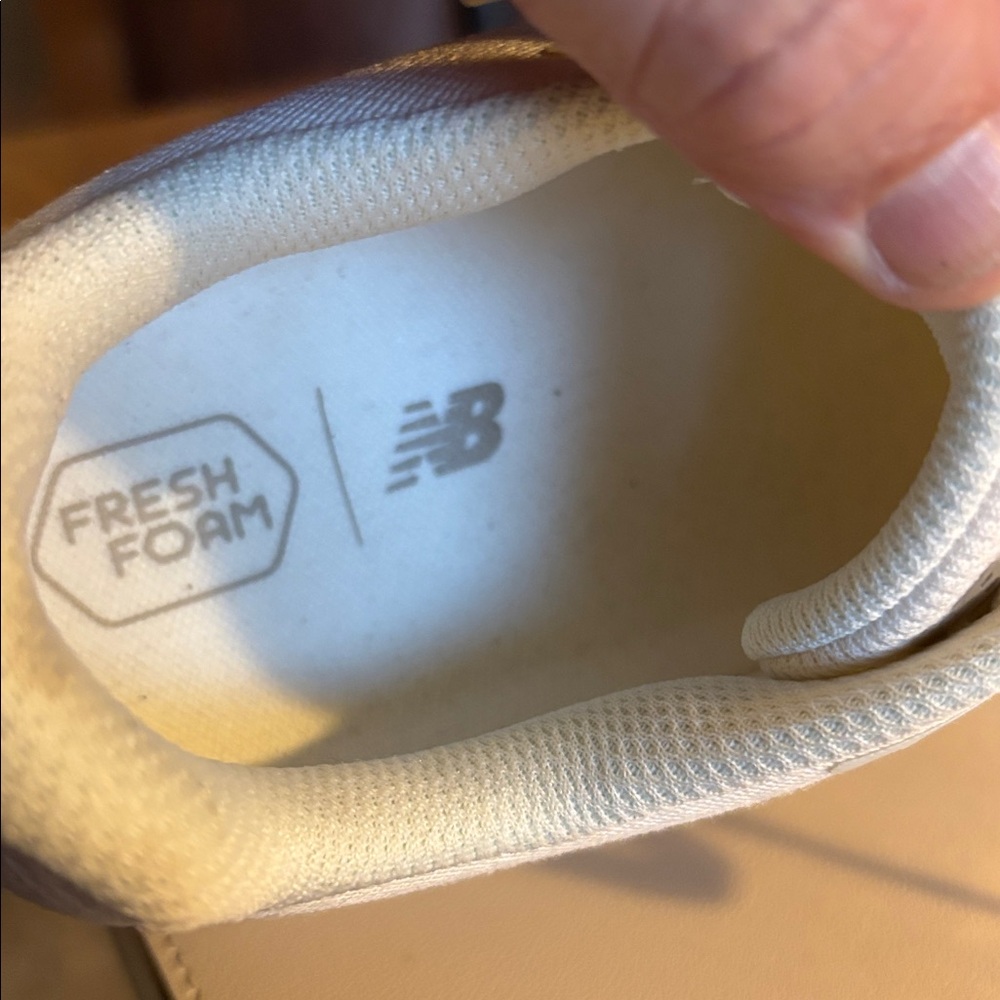 New Balance 680 Women's Shoes. - Picture 7 of 9